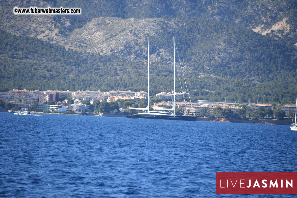 Boat Trip with Cool Drinks & Hot Girls