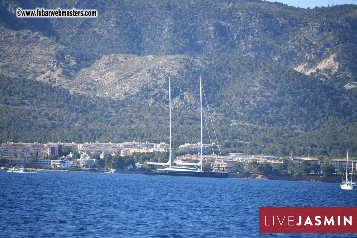 Boat Trip with Cool Drinks & Hot Girls