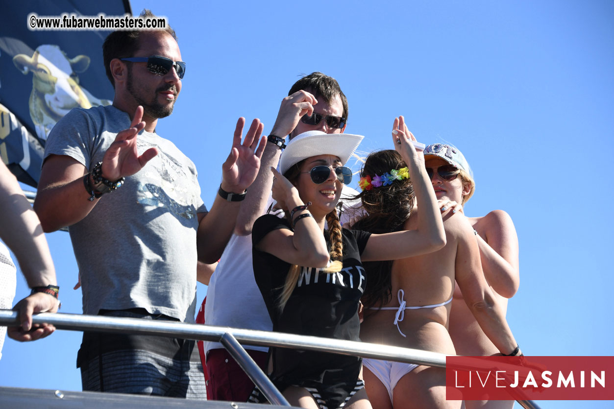 Boat Trip with Cool Drinks & Hot Girls