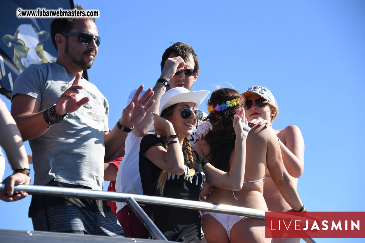 Boat Trip with Cool Drinks & Hot Girls