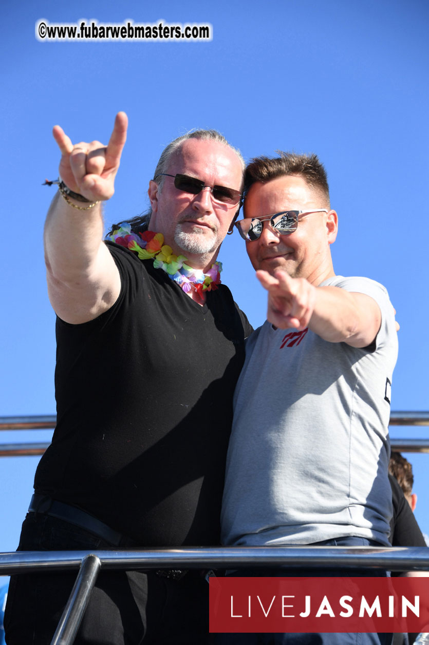 Boat Trip with Cool Drinks & Hot Girls