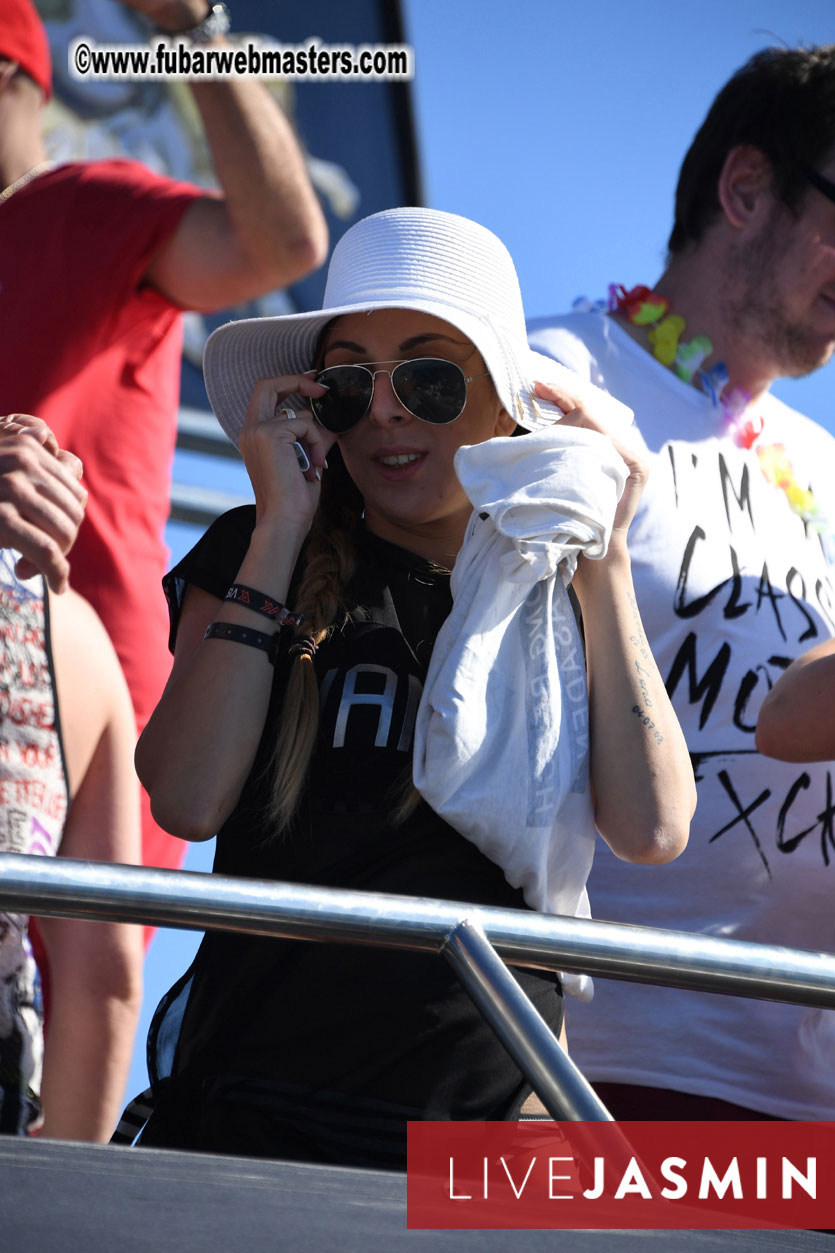 Boat Trip with Cool Drinks & Hot Girls