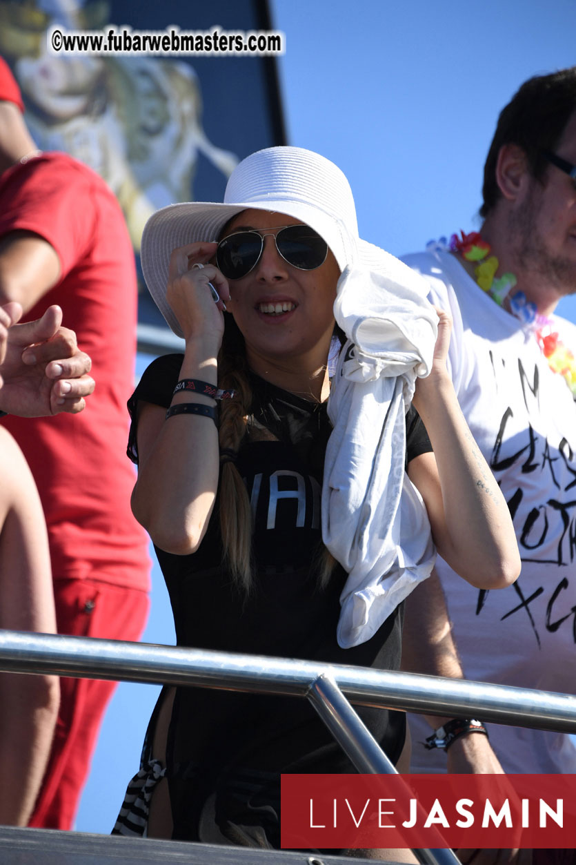 Boat Trip with Cool Drinks & Hot Girls