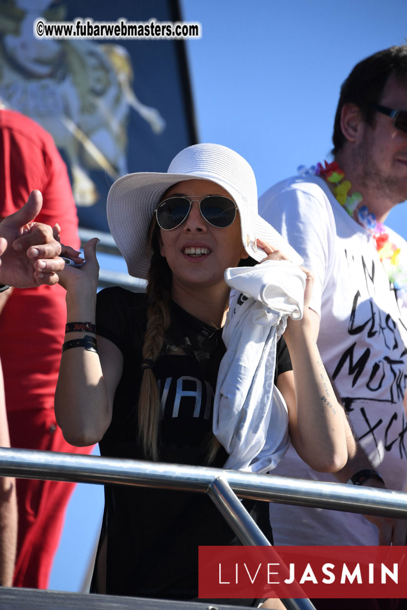 Boat Trip with Cool Drinks & Hot Girls