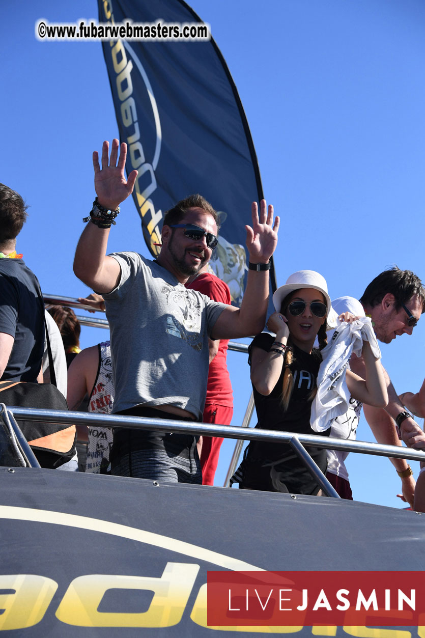 Boat Trip with Cool Drinks & Hot Girls