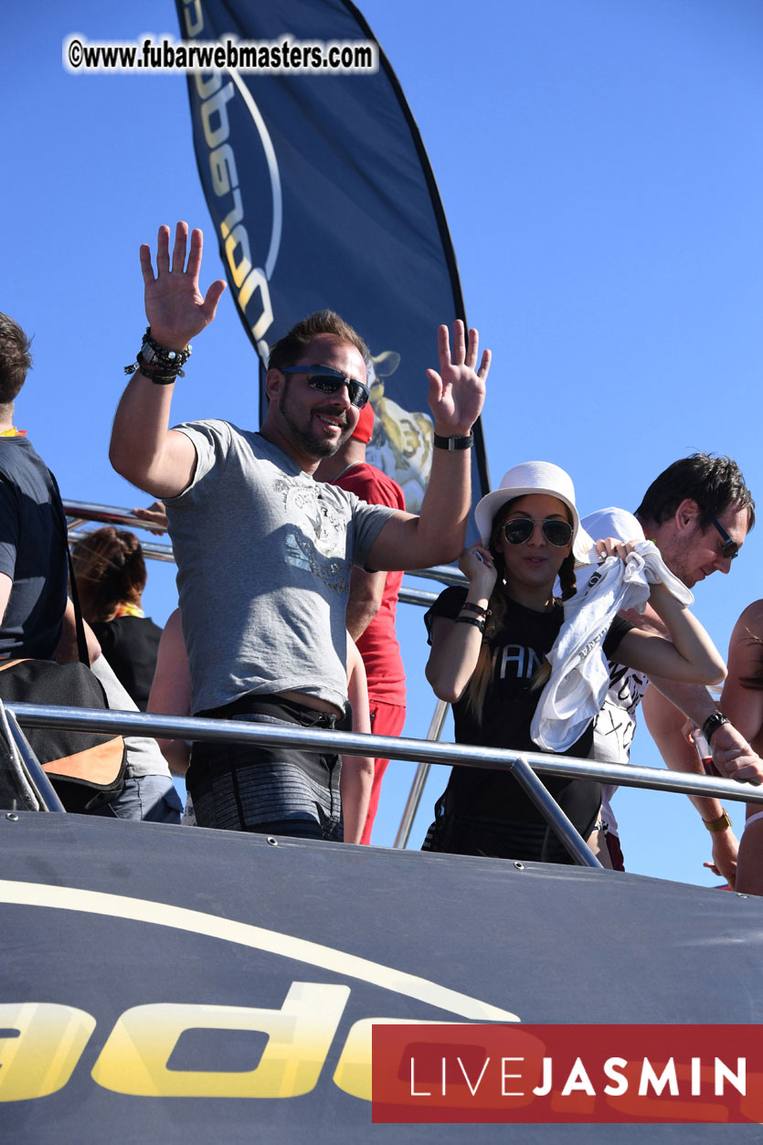 Boat Trip with Cool Drinks & Hot Girls