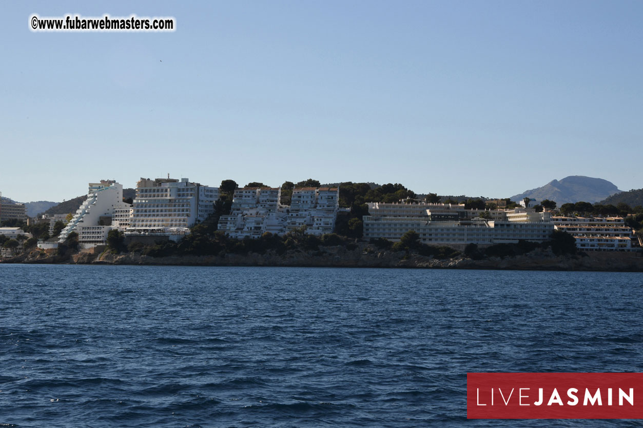 Boat Trip with Cool Drinks & Hot Girls