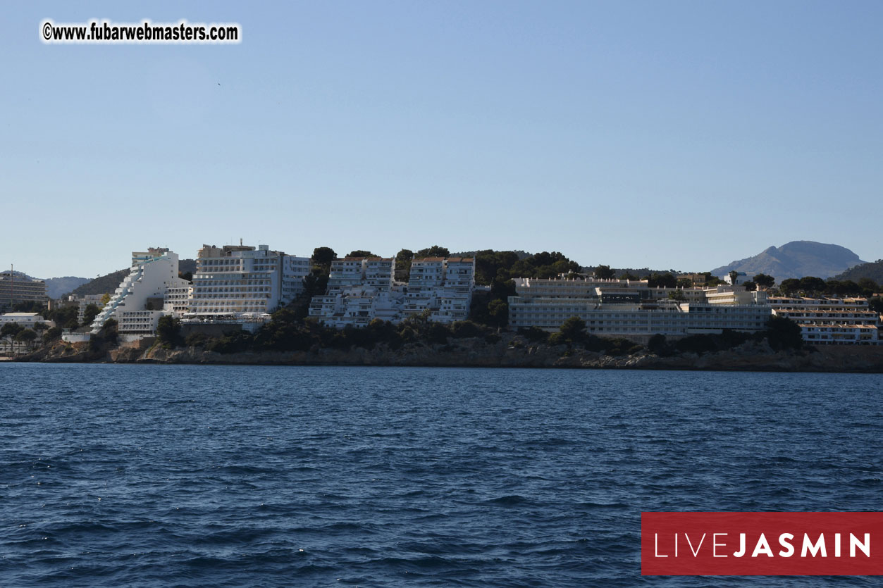 Boat Trip with Cool Drinks & Hot Girls