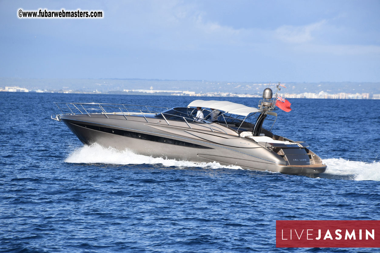 Boat Trip with Cool Drinks & Hot Girls