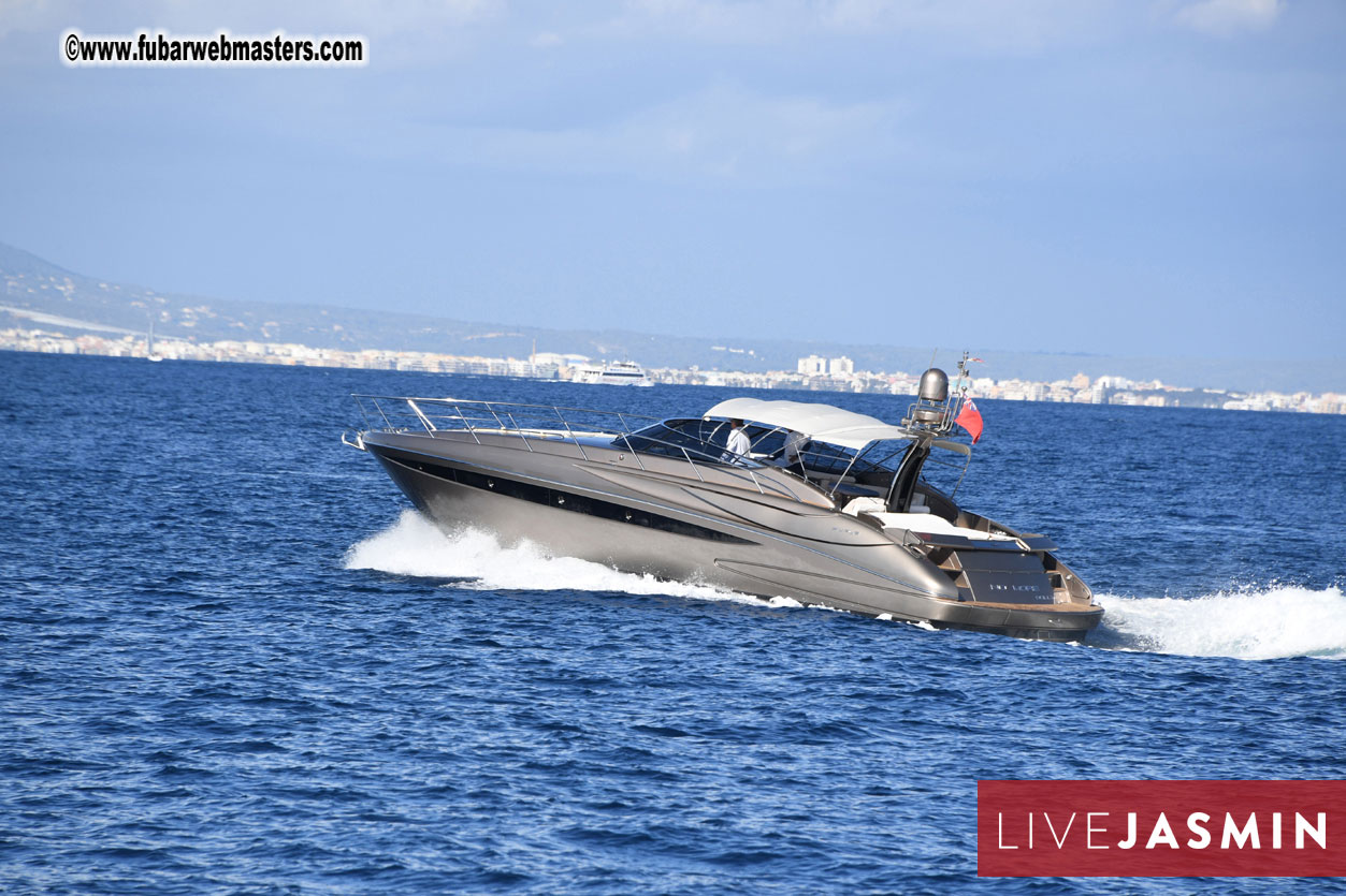 Boat Trip with Cool Drinks & Hot Girls