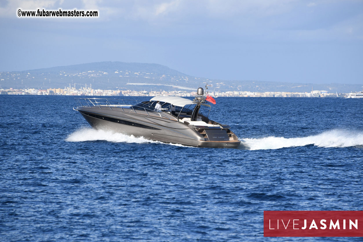 Boat Trip with Cool Drinks & Hot Girls