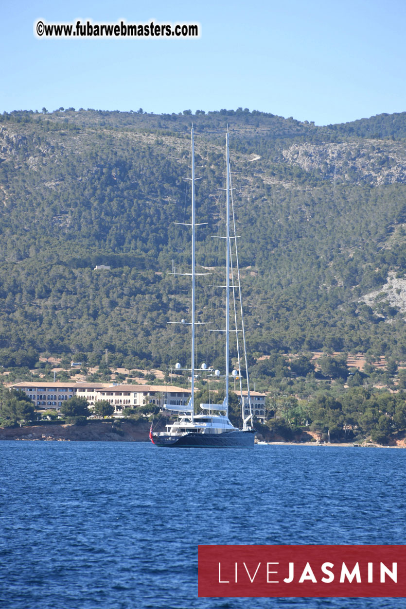 Boat Trip with Cool Drinks & Hot Girls