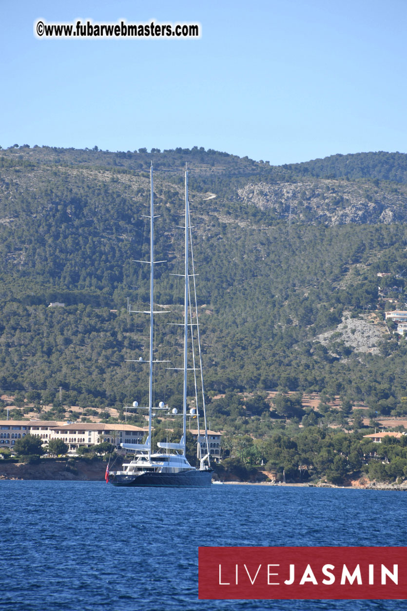 Boat Trip with Cool Drinks & Hot Girls