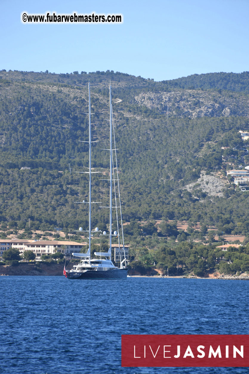 Boat Trip with Cool Drinks & Hot Girls