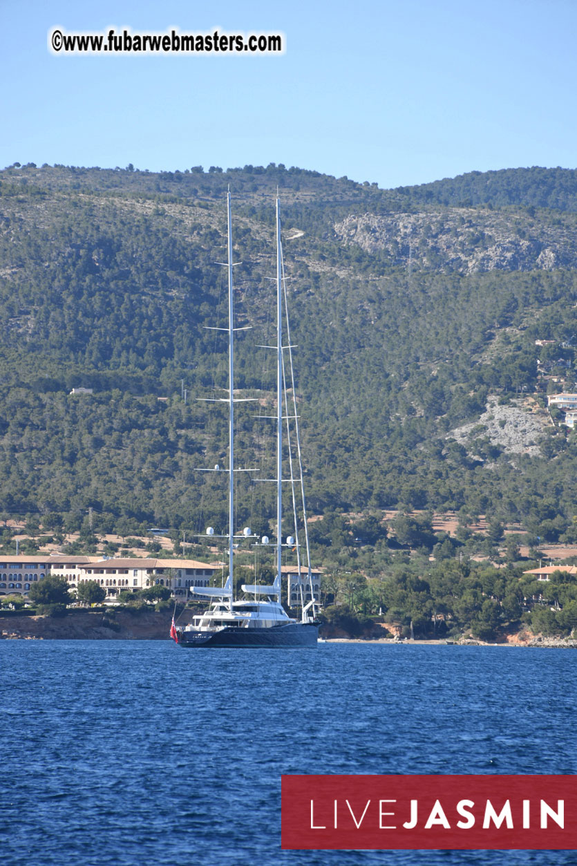 Boat Trip with Cool Drinks & Hot Girls