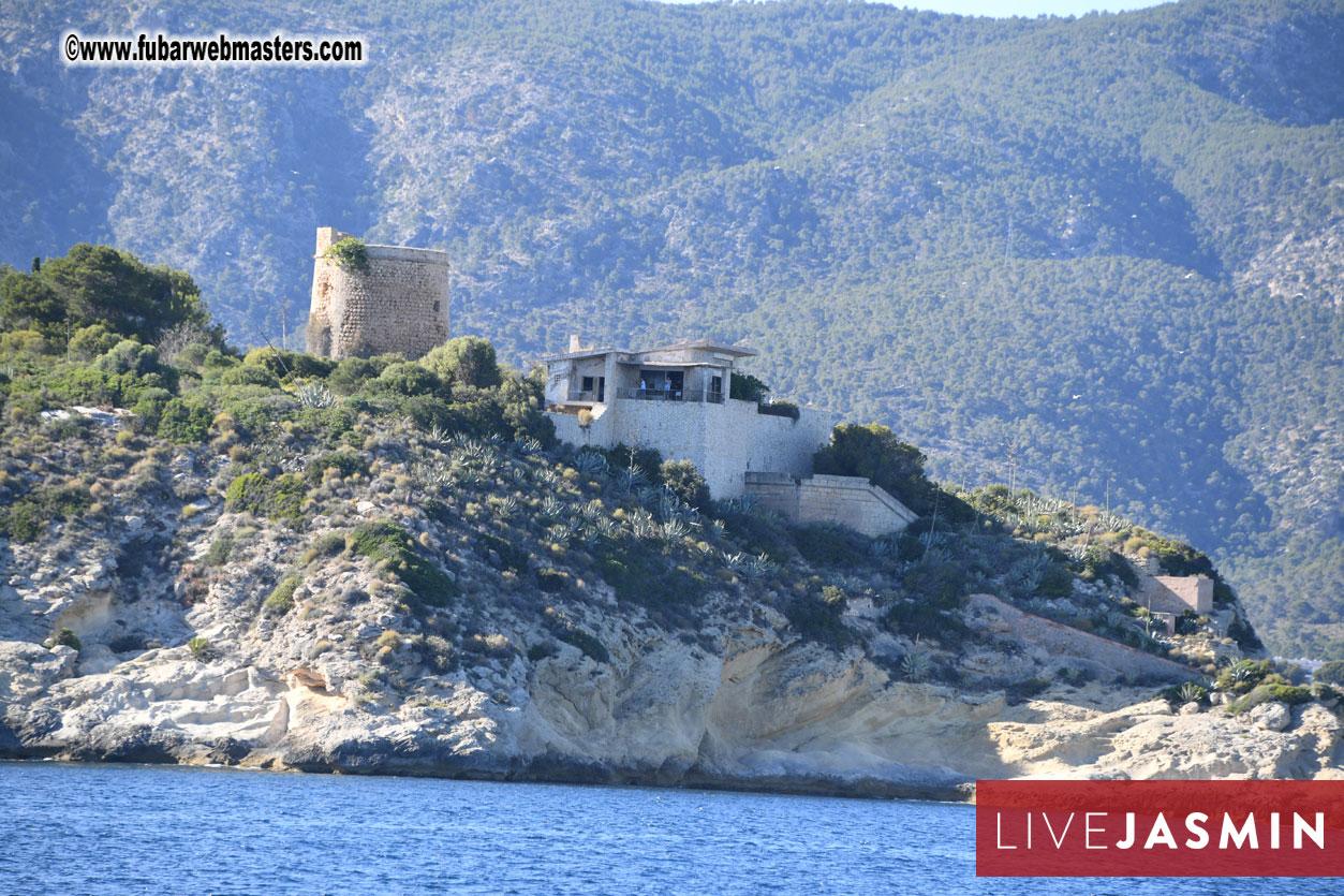 Boat Trip with Cool Drinks & Hot Girls