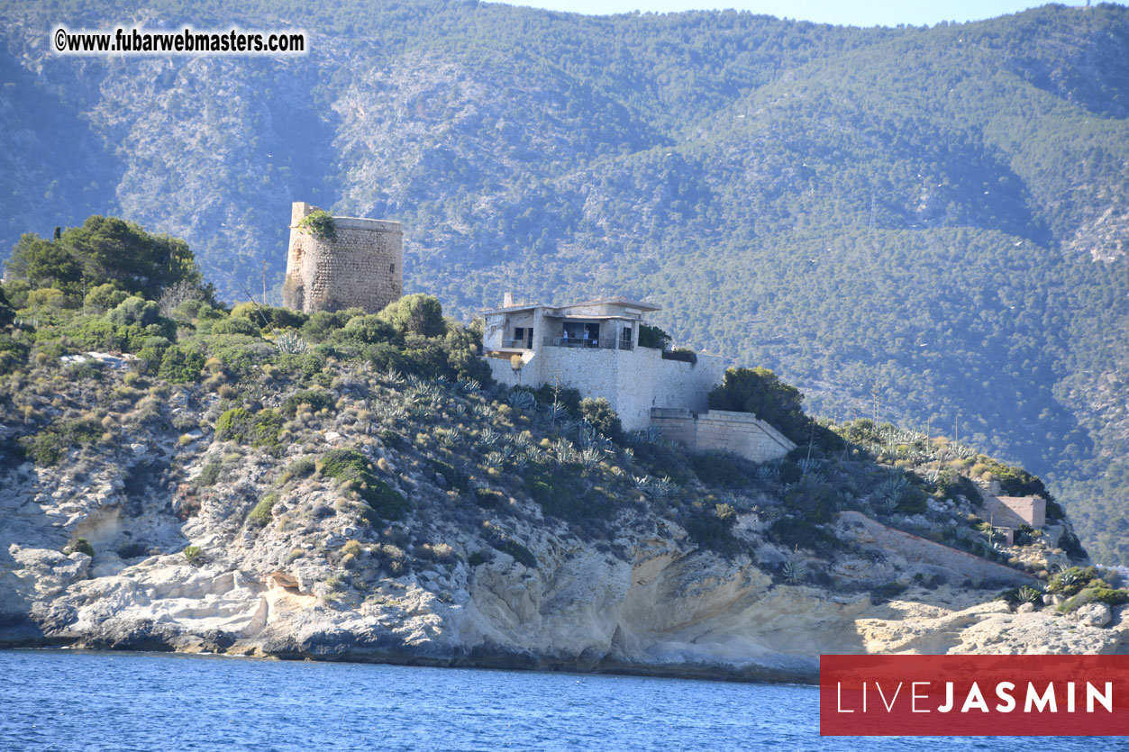 Boat Trip with Cool Drinks & Hot Girls