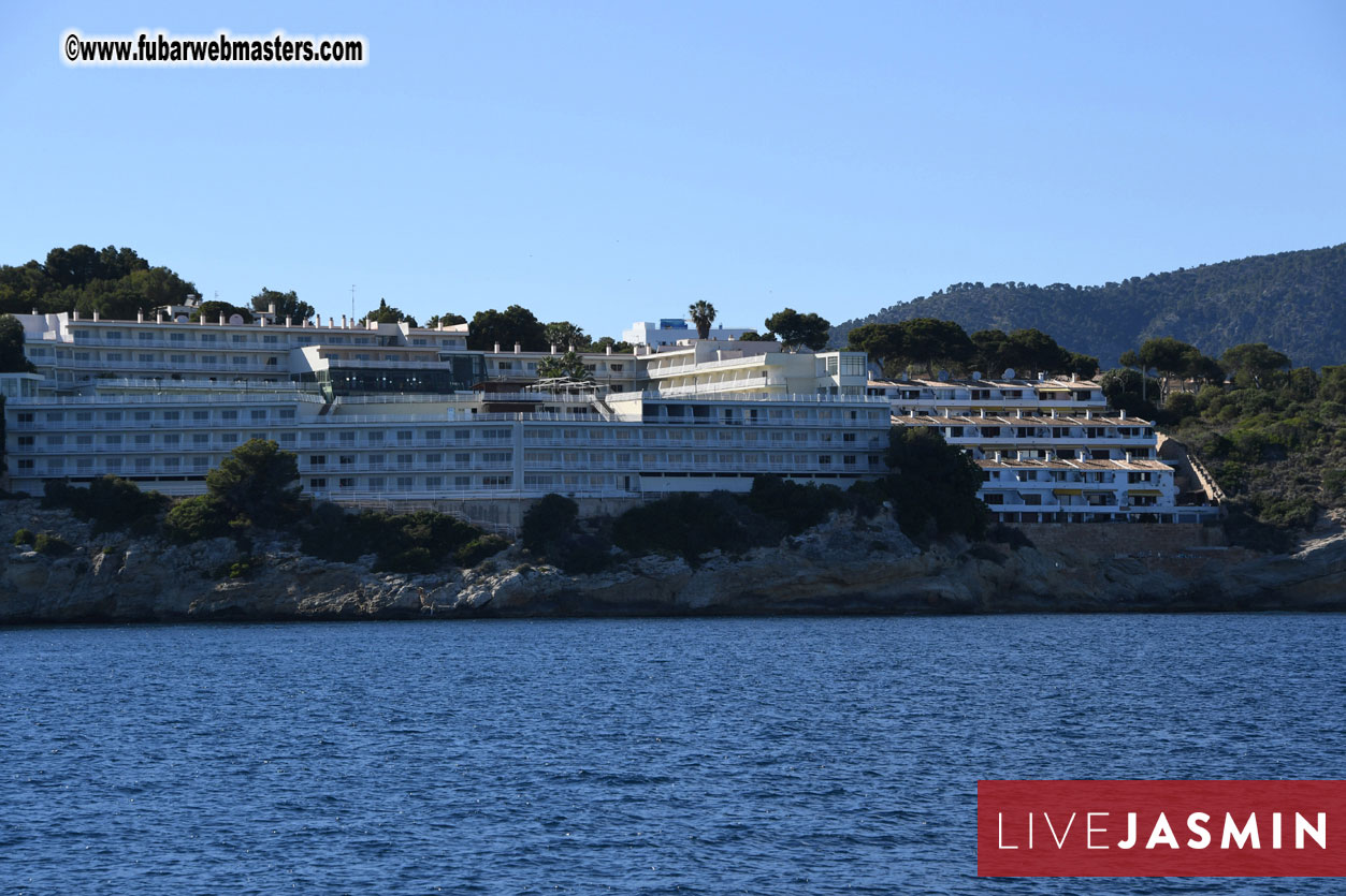 Boat Trip with Cool Drinks & Hot Girls