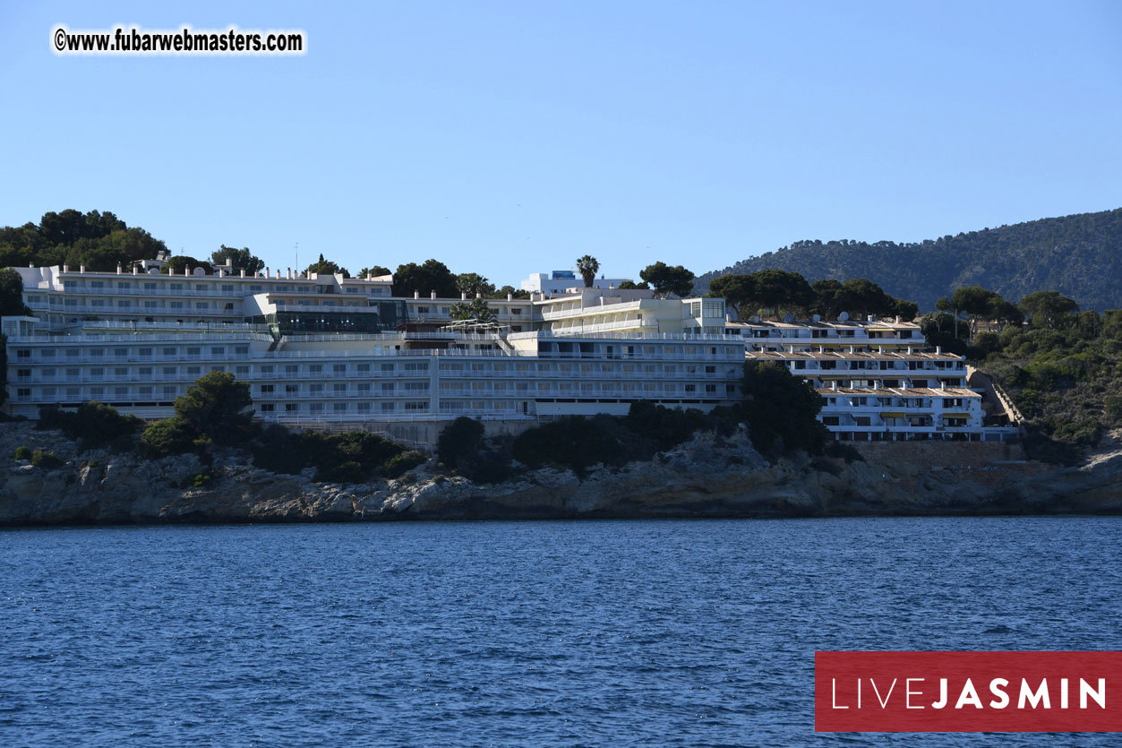 Boat Trip with Cool Drinks & Hot Girls