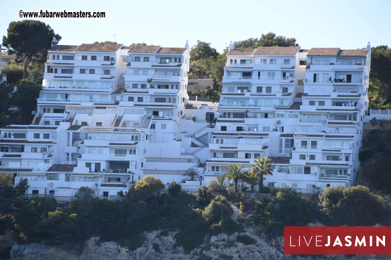 Boat Trip with Cool Drinks & Hot Girls