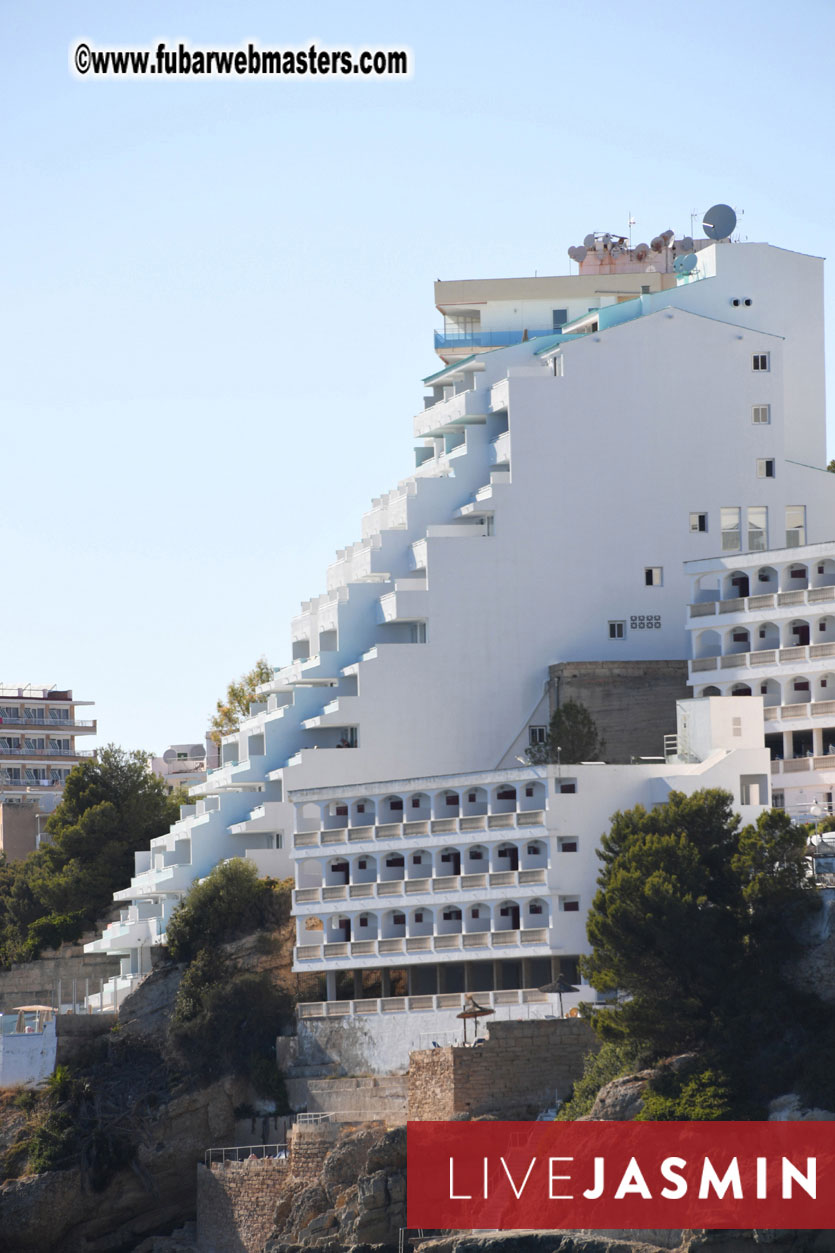 Boat Trip with Cool Drinks & Hot Girls