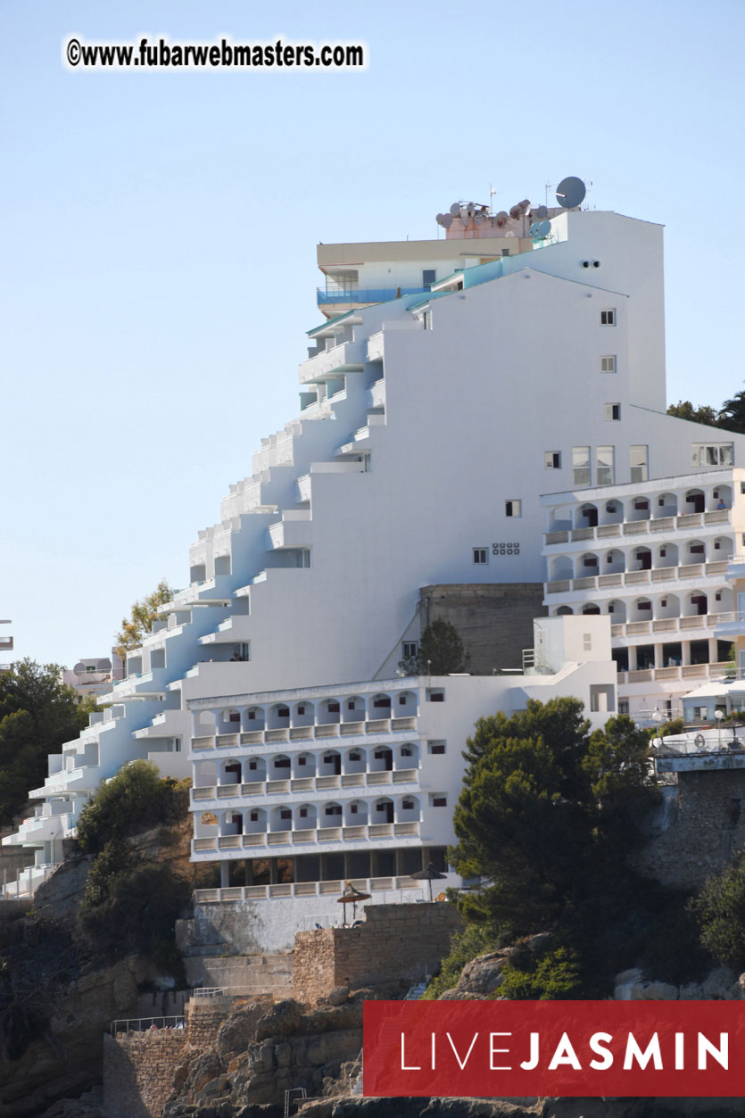 Boat Trip with Cool Drinks & Hot Girls