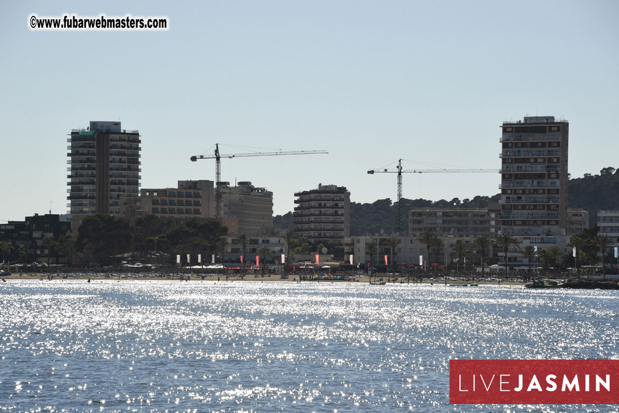 Boat Trip with Cool Drinks & Hot Girls