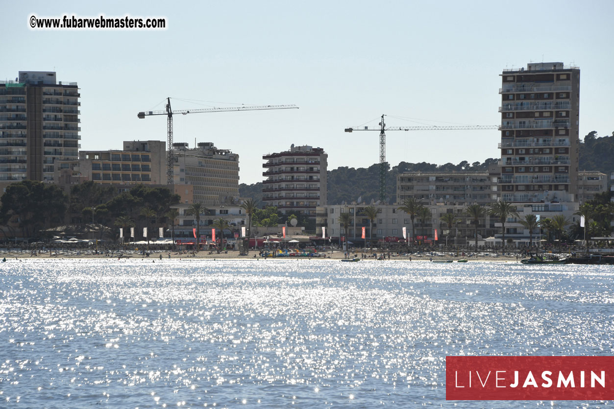Boat Trip with Cool Drinks & Hot Girls