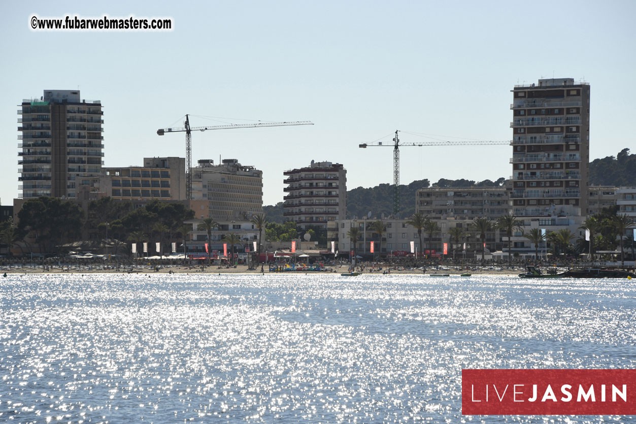Boat Trip with Cool Drinks & Hot Girls