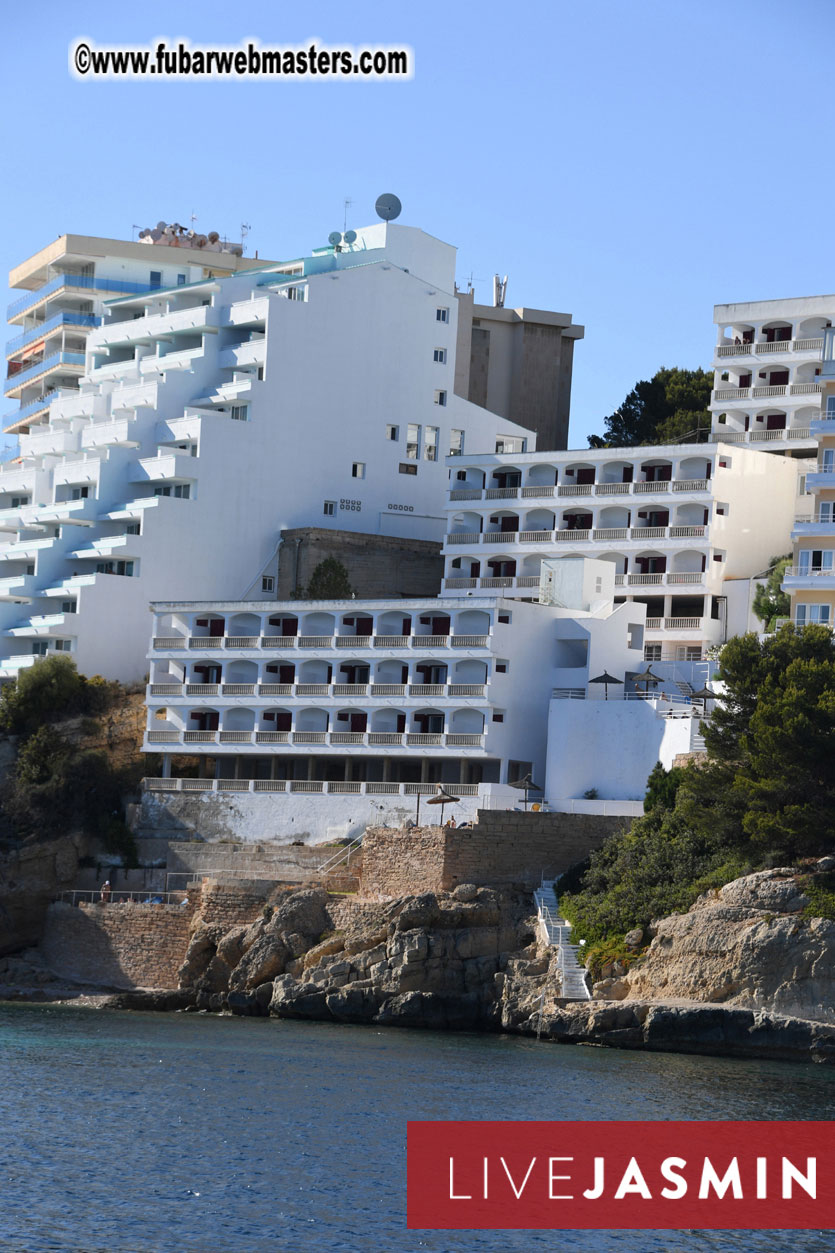 Boat Trip with Cool Drinks & Hot Girls