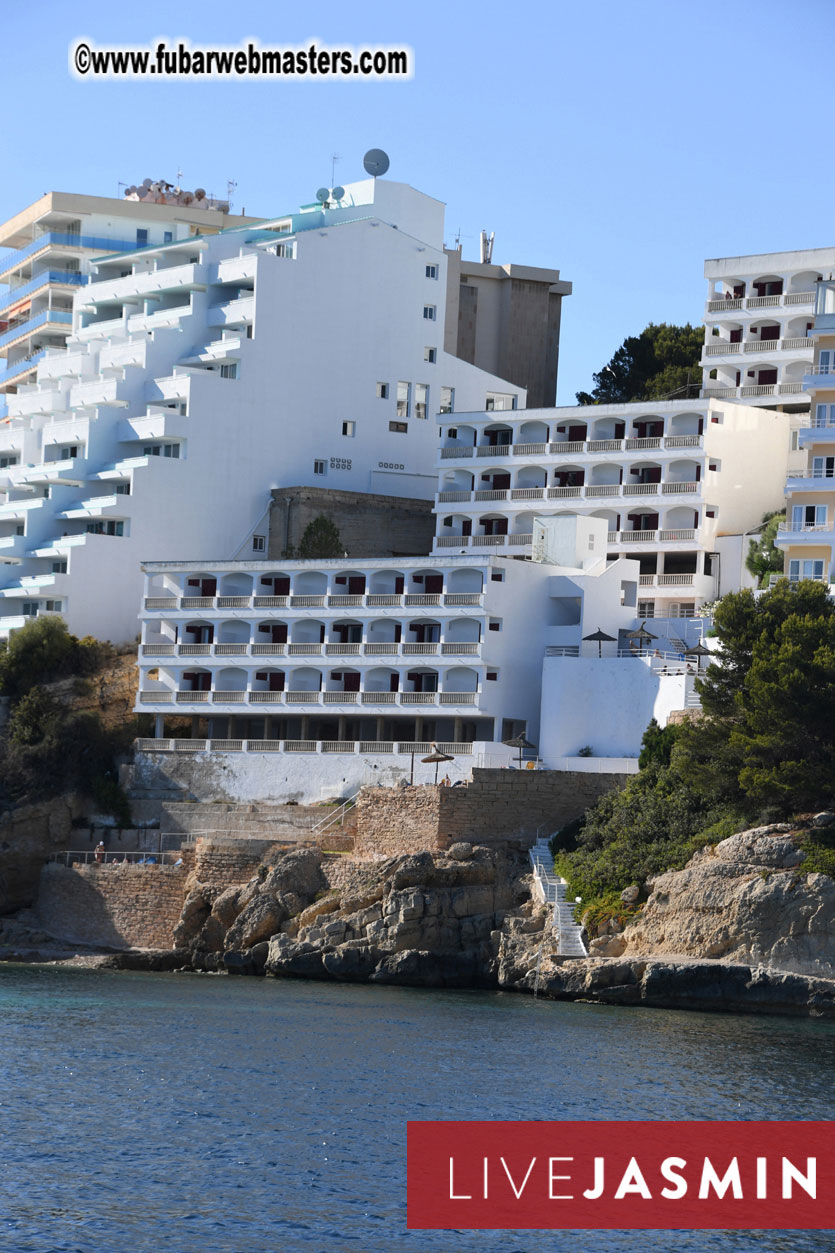 Boat Trip with Cool Drinks & Hot Girls