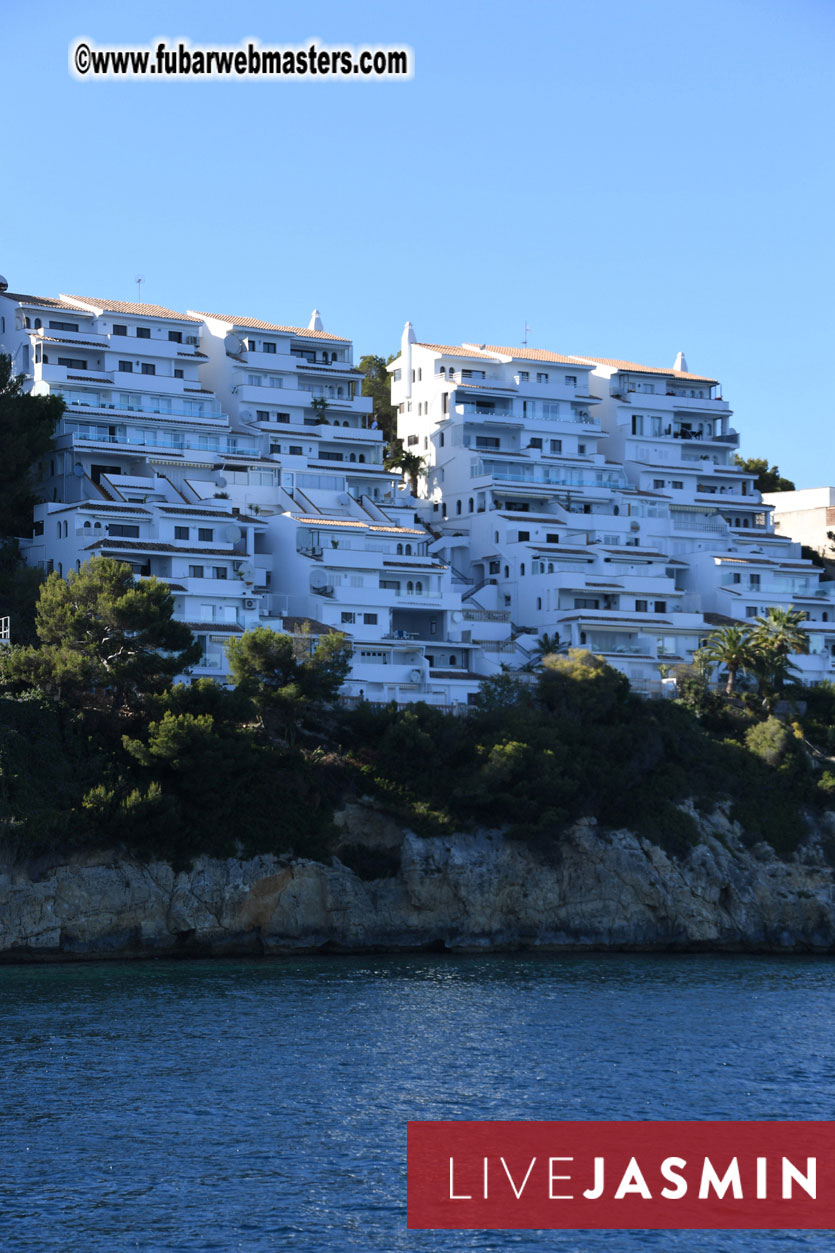 Boat Trip with Cool Drinks & Hot Girls