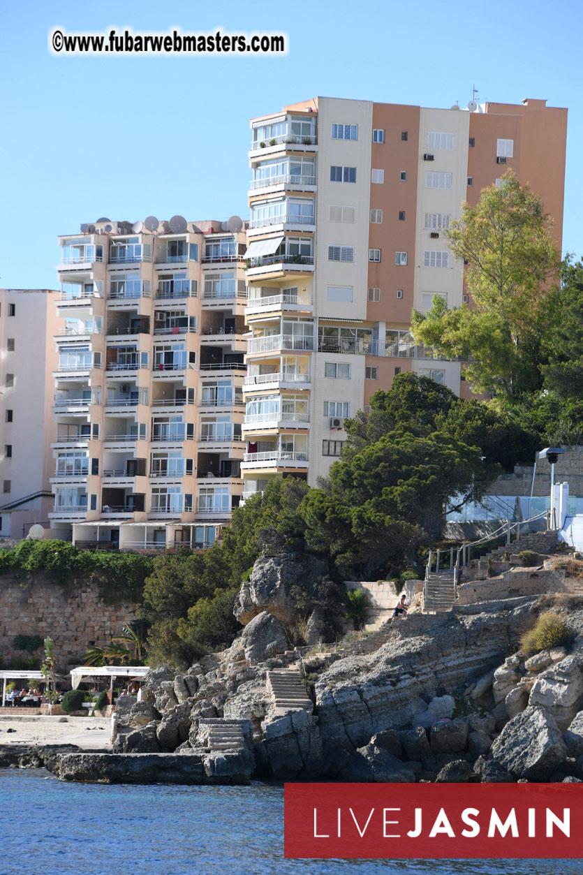 Boat Trip with Cool Drinks & Hot Girls