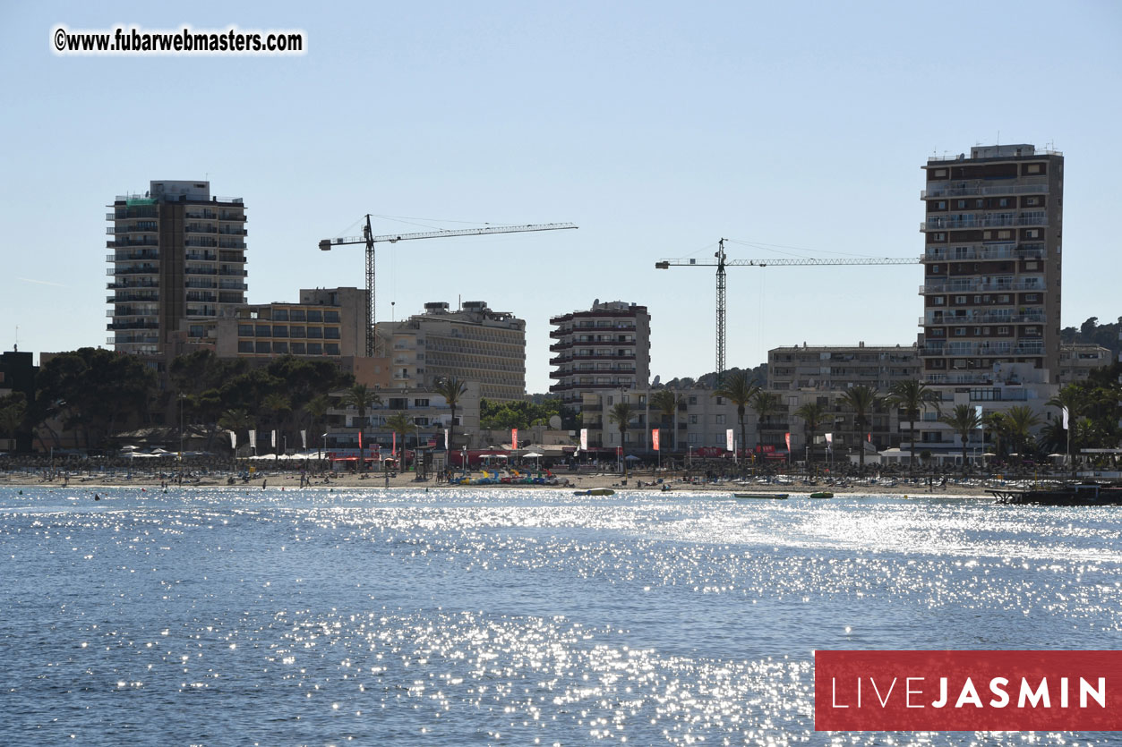 Boat Trip with Cool Drinks & Hot Girls
