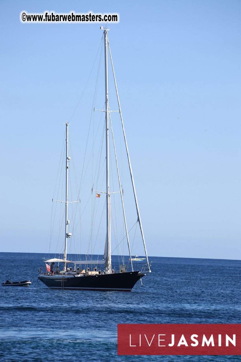 Boat Trip with Cool Drinks & Hot Girls
