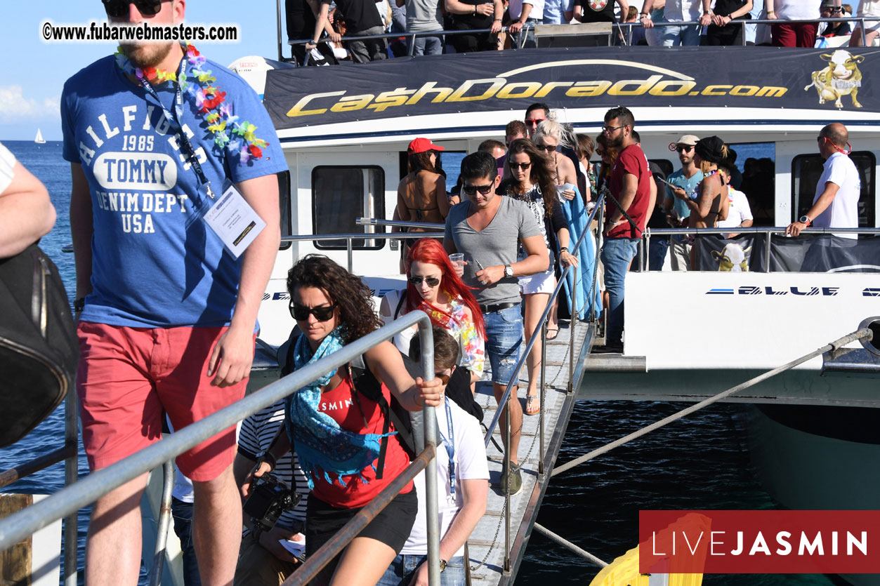 Boat Trip with Cool Drinks & Hot Girls