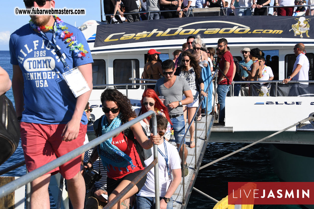 Boat Trip with Cool Drinks & Hot Girls