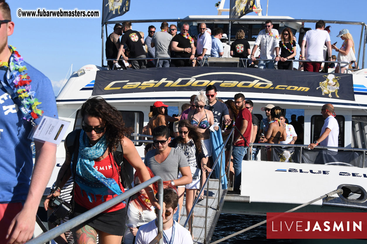 Boat Trip with Cool Drinks & Hot Girls