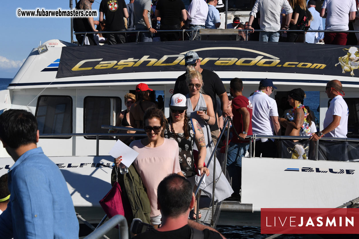 Boat Trip with Cool Drinks & Hot Girls