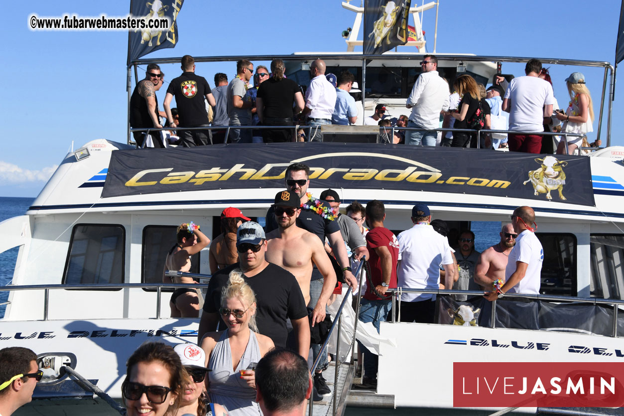 Boat Trip with Cool Drinks & Hot Girls