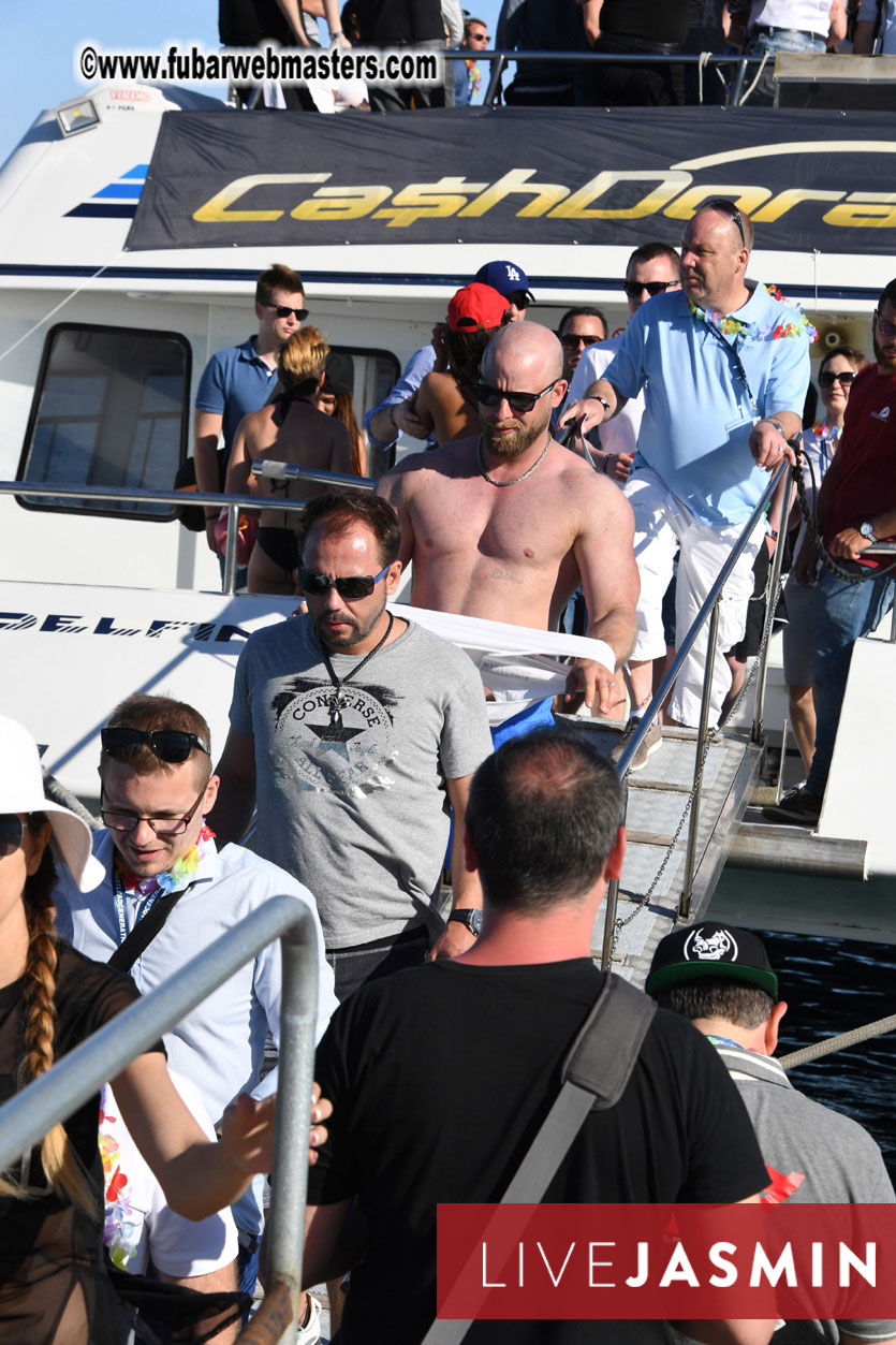 Boat Trip with Cool Drinks & Hot Girls