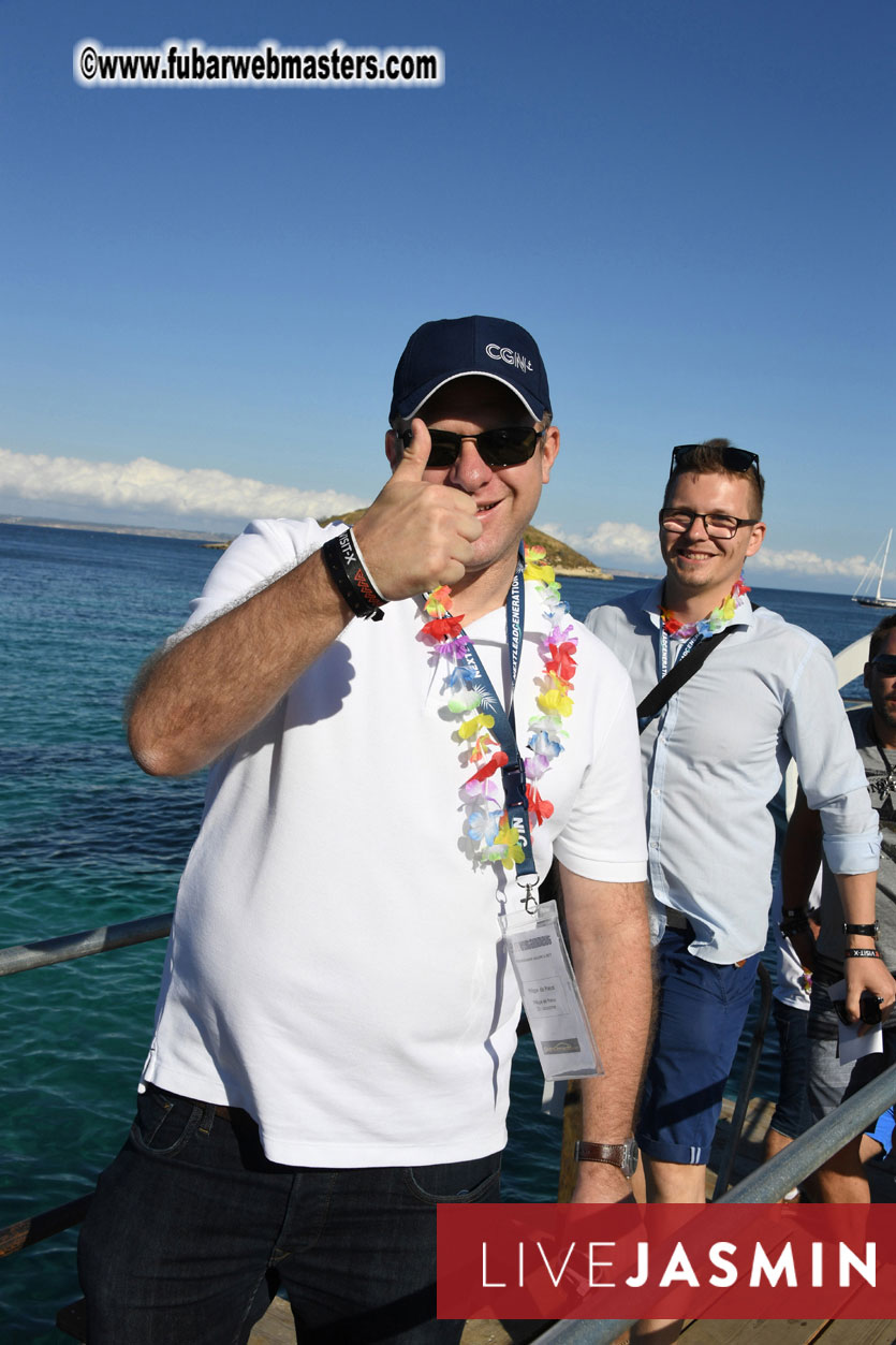 Boat Trip with Cool Drinks & Hot Girls