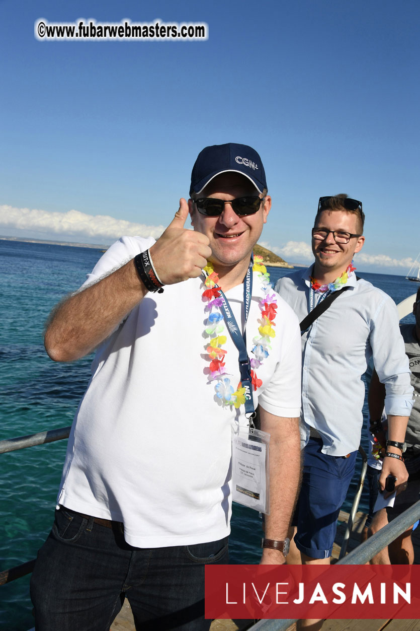 Boat Trip with Cool Drinks & Hot Girls