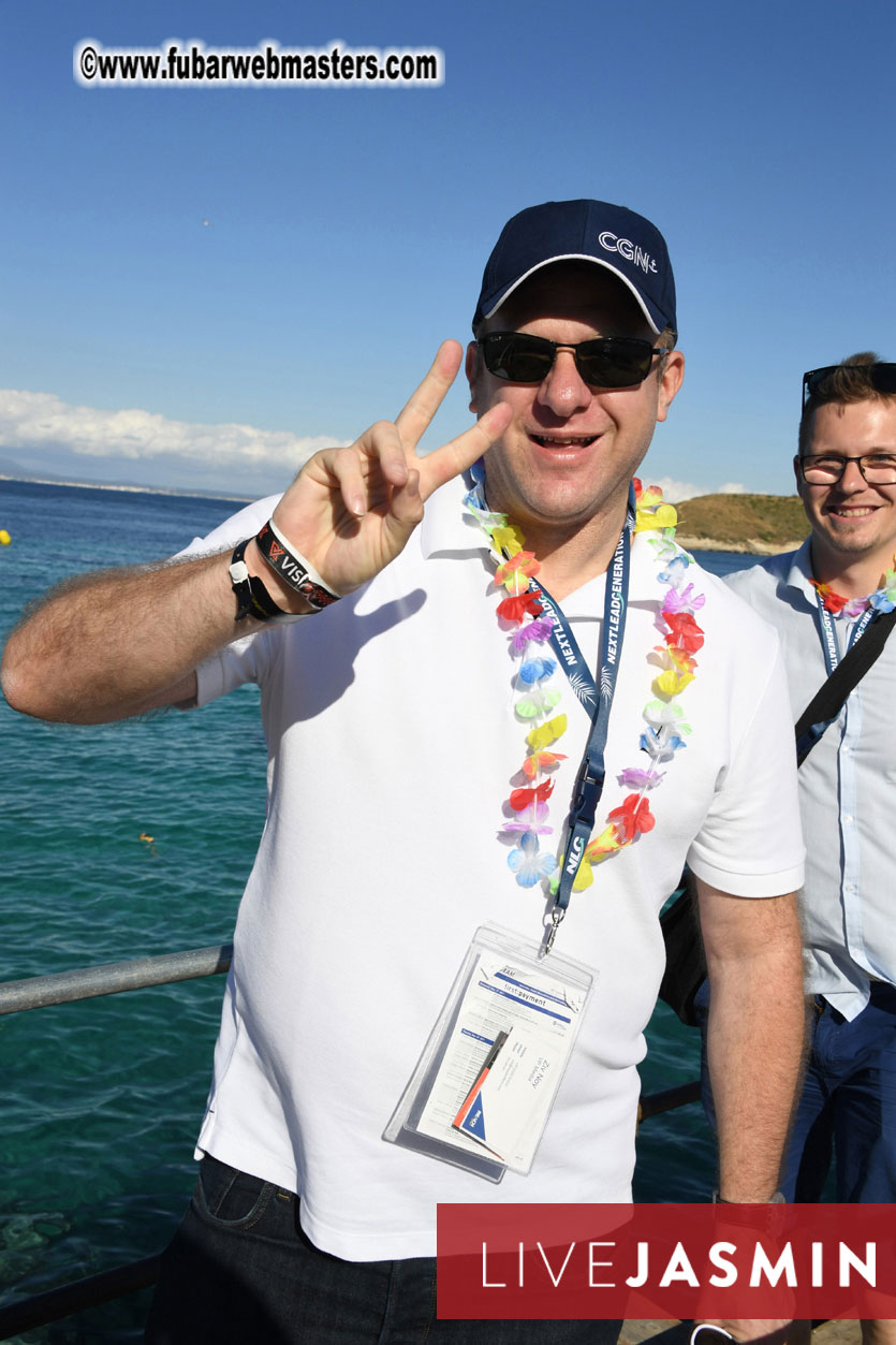 Boat Trip with Cool Drinks & Hot Girls