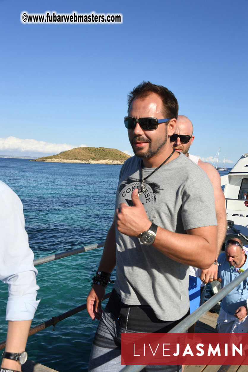 Boat Trip with Cool Drinks & Hot Girls