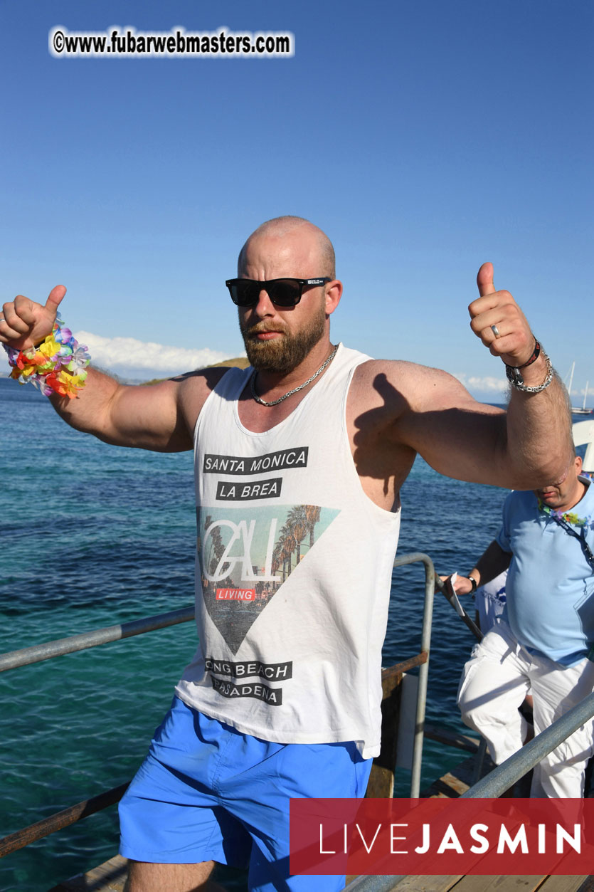 Boat Trip with Cool Drinks & Hot Girls