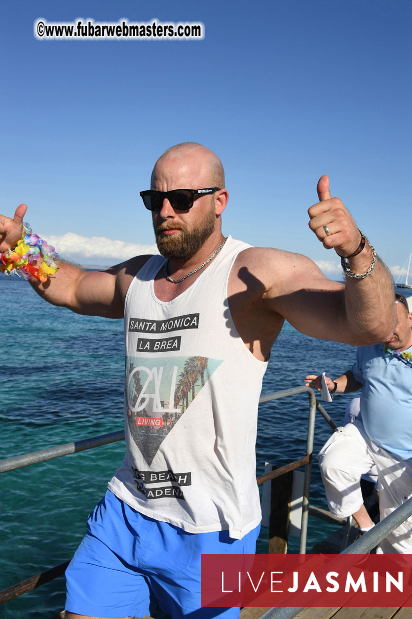 Boat Trip with Cool Drinks & Hot Girls