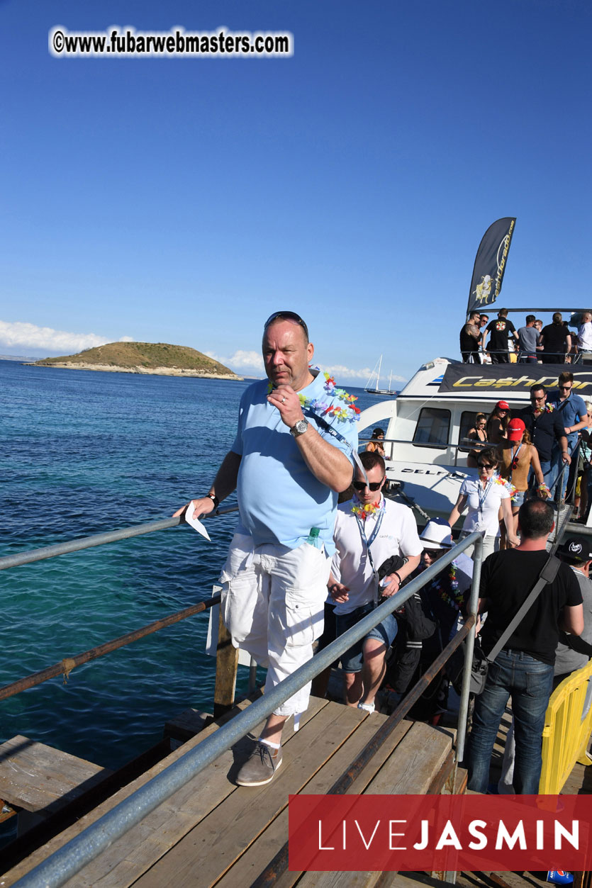 Boat Trip with Cool Drinks & Hot Girls