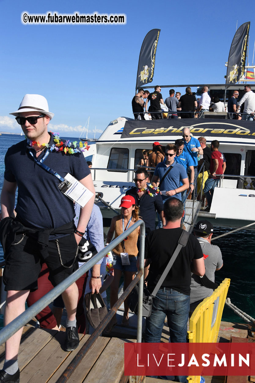 Boat Trip with Cool Drinks & Hot Girls