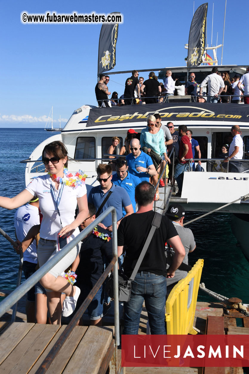 Boat Trip with Cool Drinks & Hot Girls